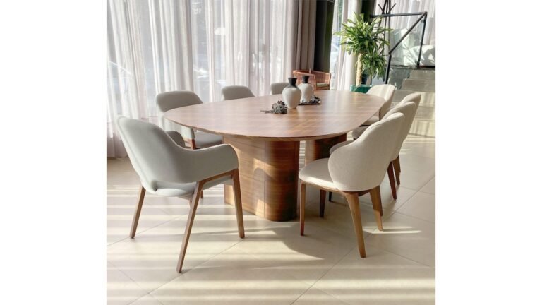 Mesa de Jantar Stone - Cadeira Dora (na ponta) - Cadeira Cadis @singulari